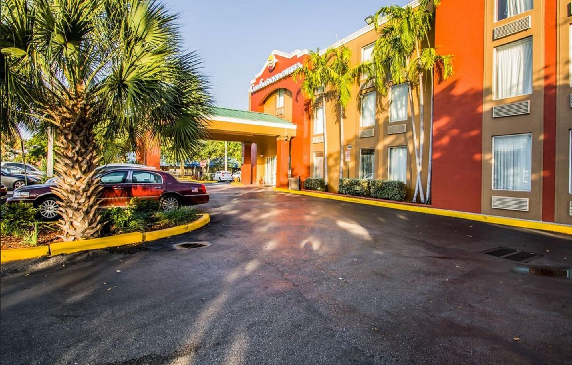 Comfort Inn & Suites Fort Lauderdale West Turnpike Exterior photo